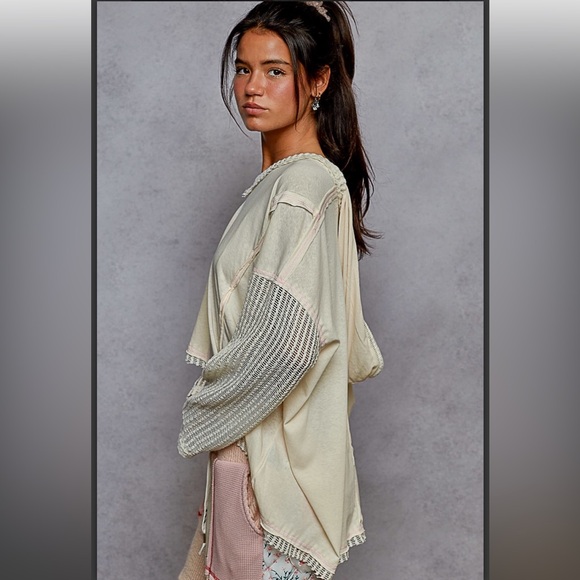 POL Tops - 730 ⬇️⬇️ 1 left POL OVERSIZED CROCHET HOODED TOP